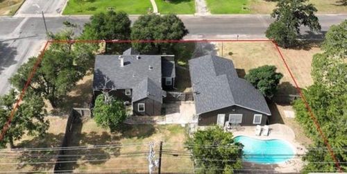 1479 E Hempstead St, Giddings, TX, 78942-3521 | Card Image