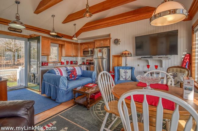 UNIT-5 - 47 E Chop Dr, Condo with 1 bedrooms, 1 bathrooms and null parking in Oak Bluffs MA | Image 6