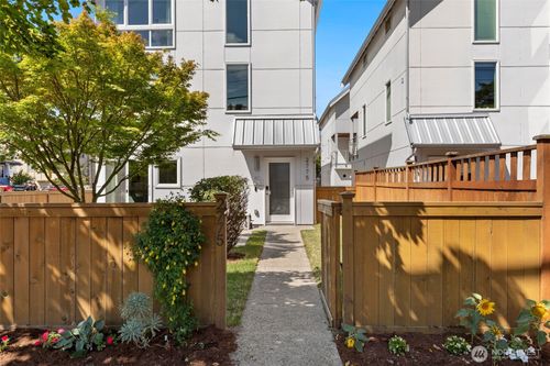 2775 59th Ave Sw, Seattle, WA, 98116-2803 | Card Image