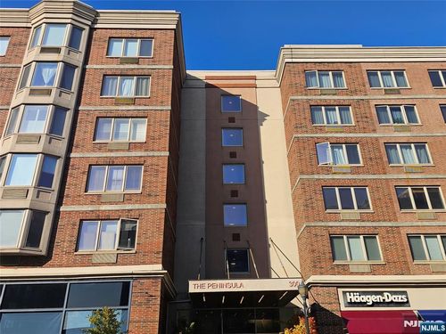 3213 City Pl, Edgewater, NJ, 07020-3149 | Card Image