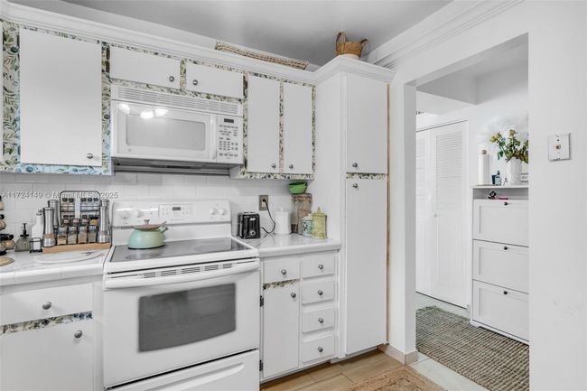 APT-200 - 4000 Ne 170 Th St, Condo with 2 bedrooms, 2 bathrooms and null parking in North Miami Beach FL | Image 9