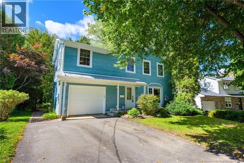 560 Squires St, House with 4 bedrooms, 2 bathrooms and null parking in Fredericton NB | Card Image