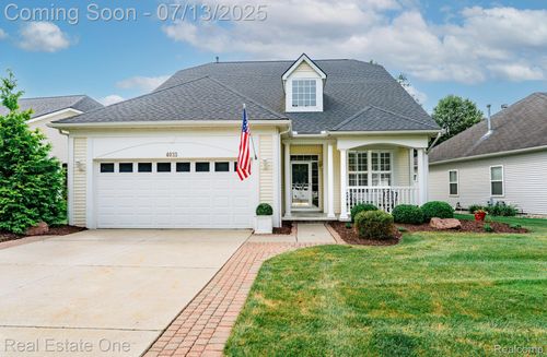 4033 Hillsdale Dr, Auburn Hills, MI, 48326-4305 | Card Image