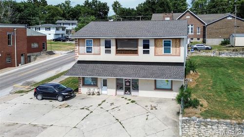 102 E Quincy St, Pleasant Hill, IL, 62366-2401 | Card Image