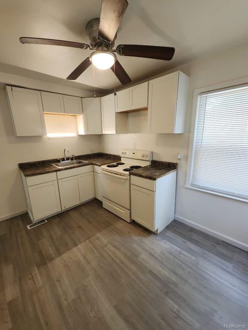 19500 Lahser Rd, Detroit, MI, 48219-5517 | Card Image