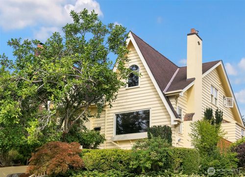 5728 29th Ave Ne, Seattle, WA, 98105-5522 | Card Image