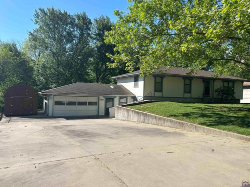 2323 Se Blair Dr, Topeka, KS, 66605-1861 | Card Image