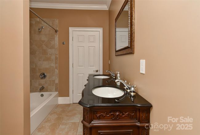 Bathroom 4 | Image 41