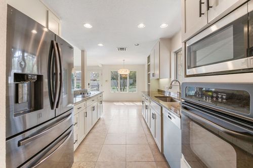 9902 Winding Oak Cir, Austin, TX, 78750-3830 | Card Image