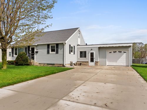 2332 37th St, Two Rivers, WI, 54241 | Card Image