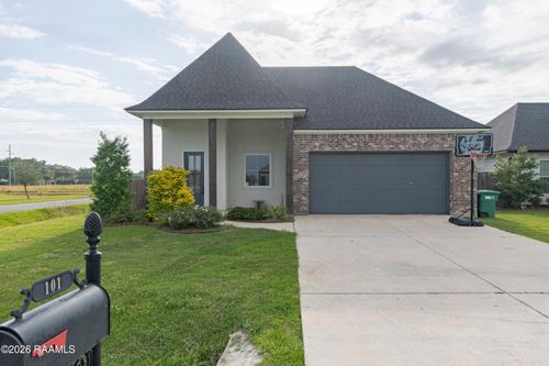 101 Fox Hill Rd, Youngsville, LA, 70592-5560 | Card Image