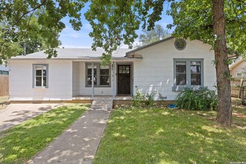 106 W Mulberry St, Fredericksburg, TX, 78624-3404 | Card Image