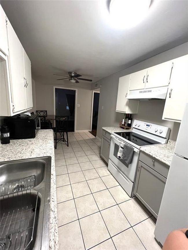 Empty room featuring dark wood-style flooring and ceiling fan | Image 10
