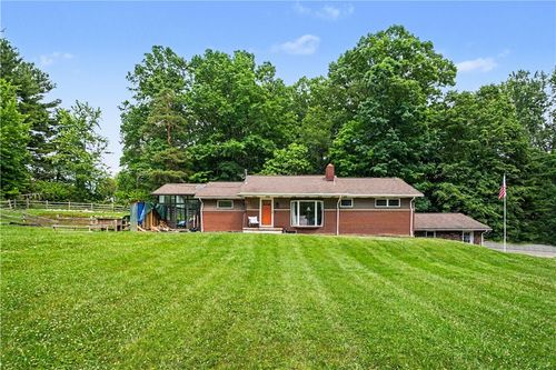 456 Maitland Ln, New Castle, PA, 16105-1418 | Card Image