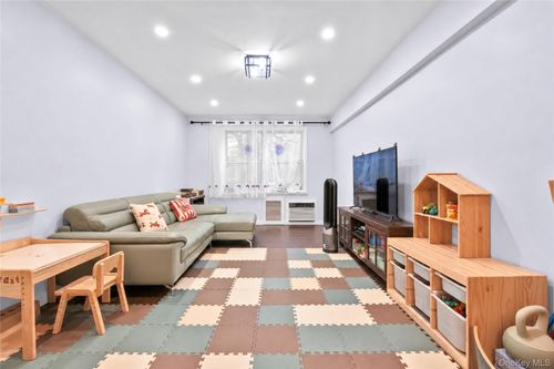1c-26-25 Union St, Flushing, NY, 11354-1729 | Card Image