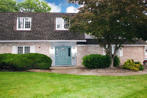 2a-692 Hidden Oak Trl, Hobart, IN, 46342 | Card Image