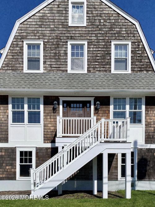 74 Goetze St, Bay Head, NJ, 08742-5335 | Card Image