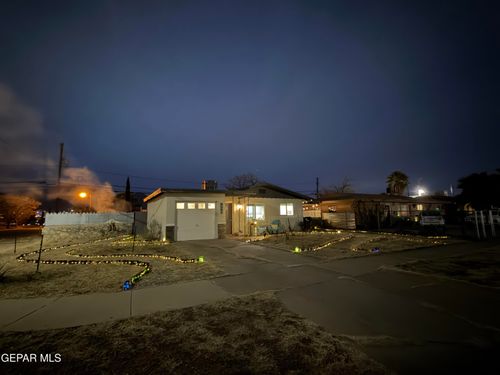 9301 Salisbury Dr, El Paso, TX, 79924-7252 | Card Image