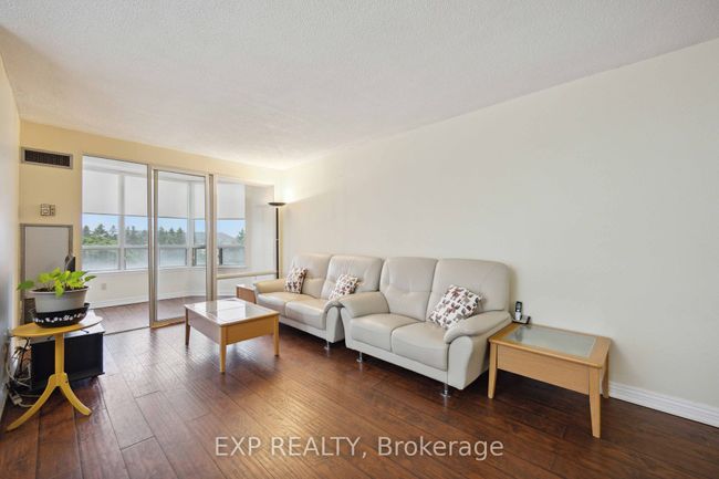 401 - 330 Alton Towers Cir, Condo with 2 bedrooms, 2 bathrooms and 1 parking in Scarborough ON | Image 6