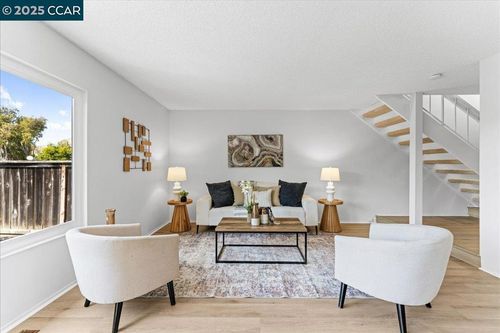 74 Villa Dr, San Pablo, CA, 94806-3740 | Card Image