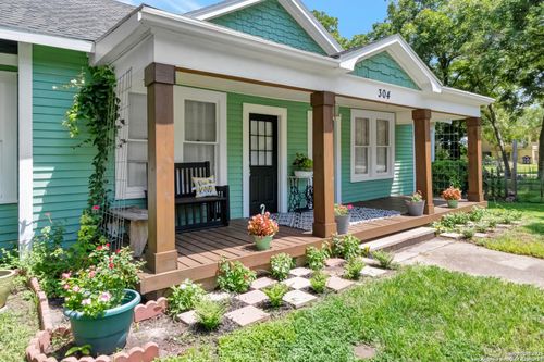 304 W Putnam, Ganado, TX, 77962-8156 | Card Image