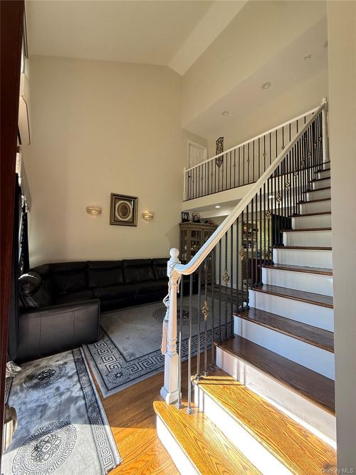 689 Arlington Ave, Baldwin, NY, 11510-3936 | Card Image