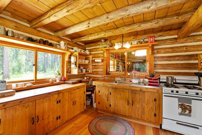 The cabin kitchen. | Image 17