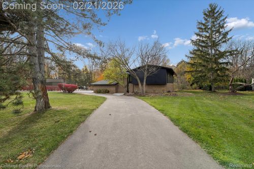 18275 Edenderry St, Northville, MI, 48168-1800 | Card Image