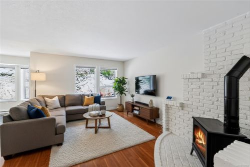 1018 Benvenuto Ave, Brentwood Bay, BC, V8M1A1 | Card Image