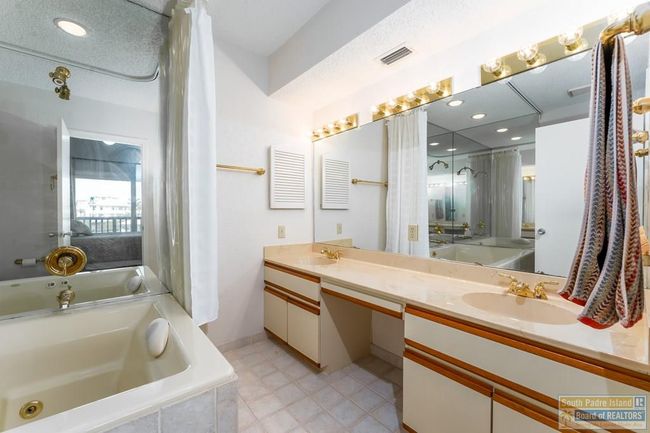 216B - 226 W Houston St, Condo with 2 bedrooms, 4 bathrooms and 1 parking in Port Isabel TX | Image 12