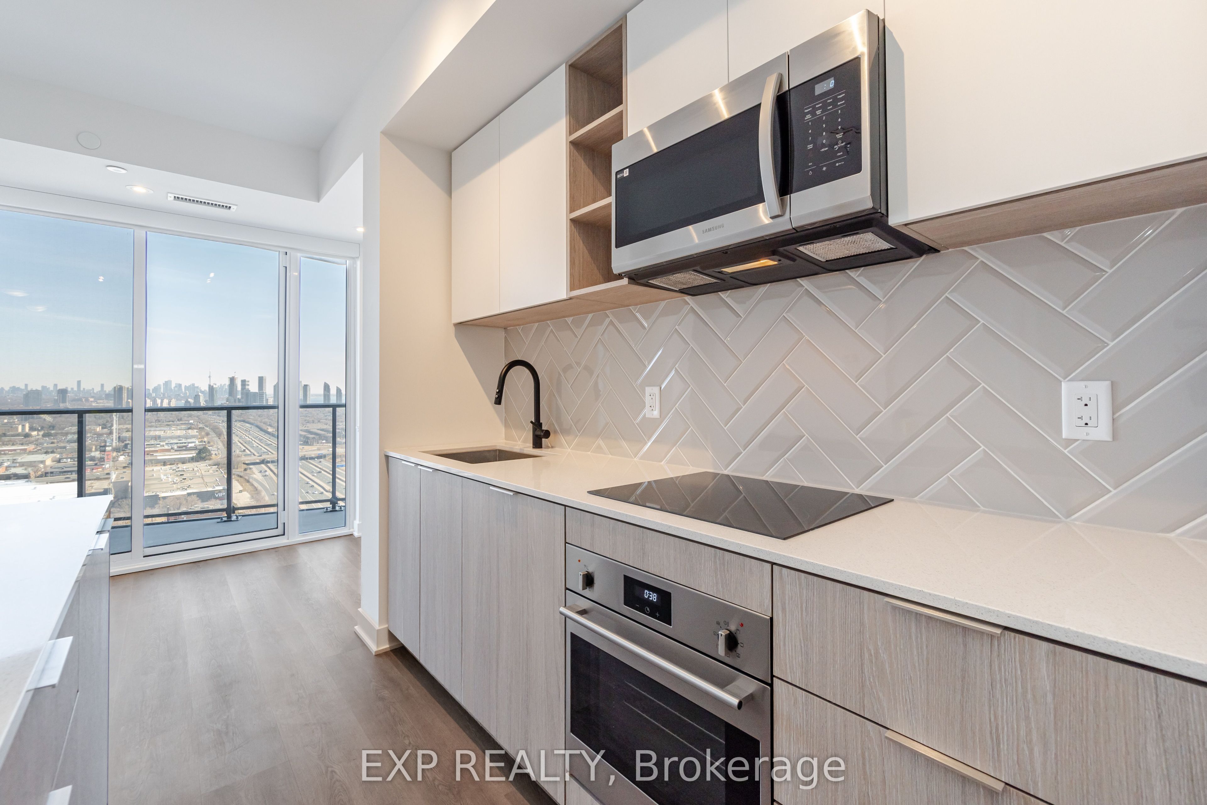 Residential Lease in Toronto W08