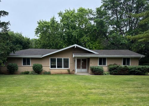 8251 Firwood Ln, Greendale, WI, 53129-2123 | Card Image