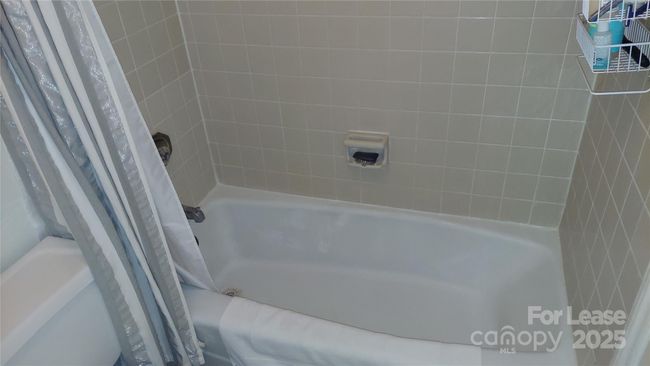 Shared Tub | Image 17