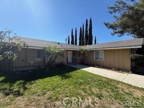 11770 Pierce St, Sylmar, CA, 91342-6131 | Card Image