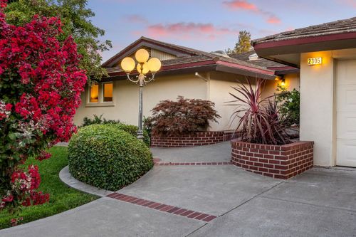 2305 Catalina Dr, Davis, CA, 95616-0449 | Card Image