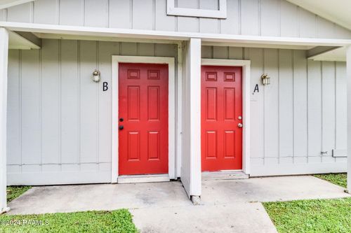 606 Yvonne St, New Iberia, LA, 70560-5839 | Card Image