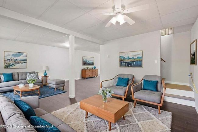 Family Room | Image 32