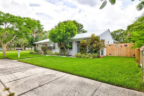 125 S 10th St, Fort Pierce, FL, 34950-4140 | Card Image