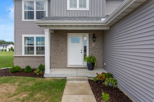 10 Connor Ct, Monticello, IL, 61856-4203 | Card Image