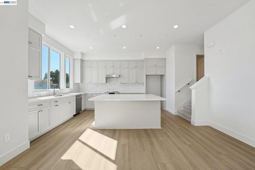 1933 1933 Grand Street, Alameda, CA, 94501 | Card Image