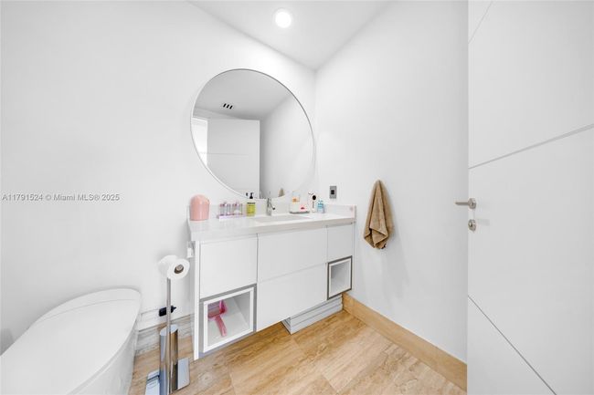 APT-707 - 16001 Collins Ave, Condo with 3 bedrooms, 3 bathrooms and null parking in Sunny Isles Beach FL | Image 14