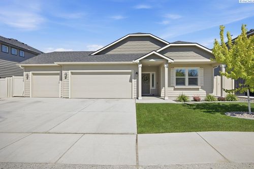 647 Marysville Way, Richland, WA, 99352-7880 | Card Image