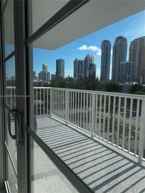 718-231 174th St, Sunny Isles Beach, FL, 33160-3368 | Card Image