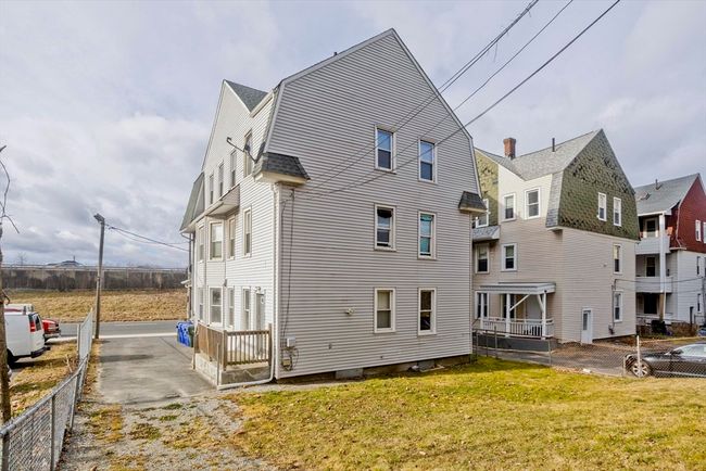 369 - 367 E Columbus Ave, Home with 9 bedrooms, 3 bathrooms and 3 parking in Springfield MA | Image 5