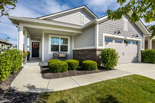 818 Ehrlich Ln, Westfield, IN, 46074-4910 | Card Image