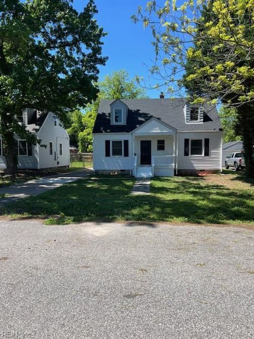 32 W Southampton Ave, Hampton, VA, 23669-4337 | Card Image