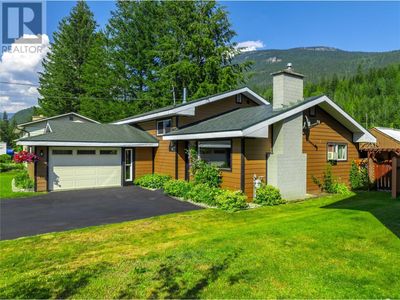 358 Pearkes Dr, House other with 3 bedrooms, 2 bathrooms and 7 parking in Revelstoke BC | Image 1