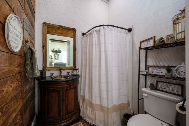 Second bathroom | Image 17