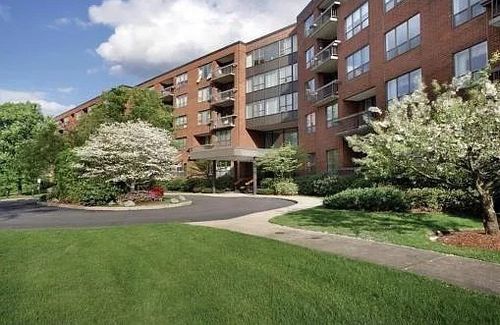 407-210 Nahanton St, Newton, MA, 02459-2927 | Card Image