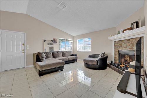 unit-202-5420 Centurion Ct, Las Vegas, NV, 89122-7316 | Card Image
